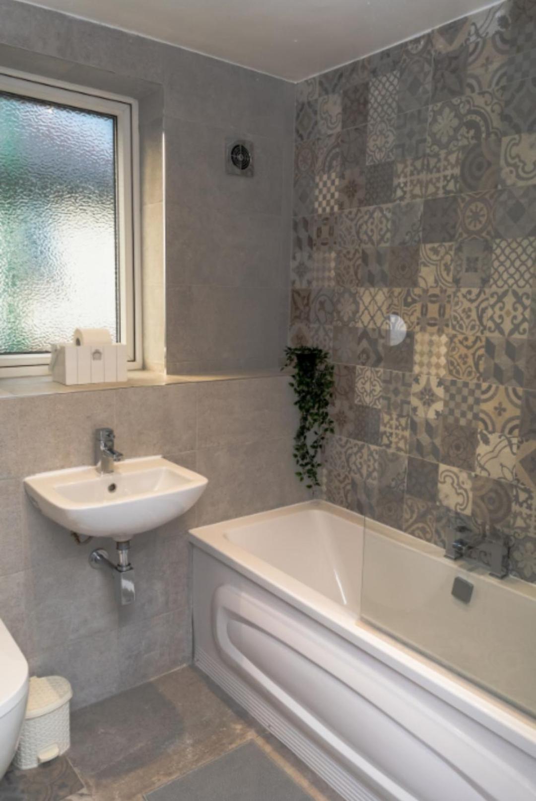 Charming York House- Walking Distance To Town Centre Villa Exterior photo